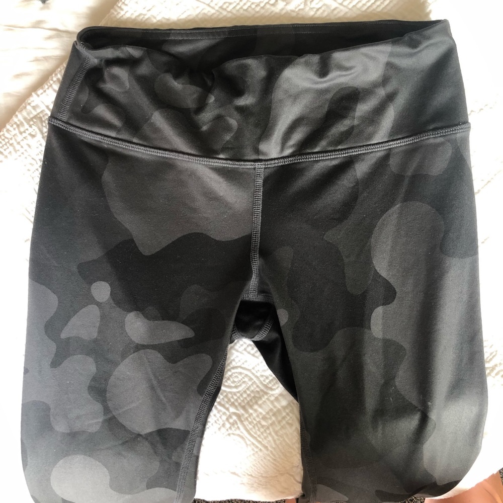 Alo yoga camo leggings